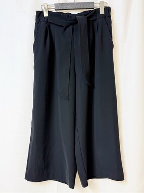Lululemon Noir Crop Black Size 8